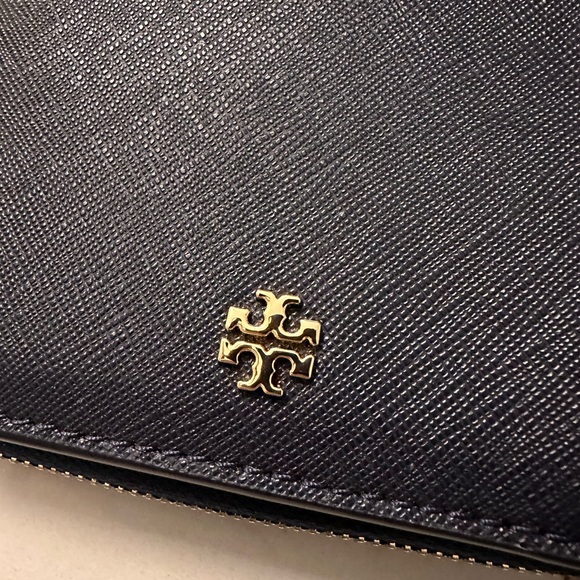 NWT! NEW! Tory Burch Emerson Compact Wallet Navy with Gold logo Women Leather - Picture 2 of 6